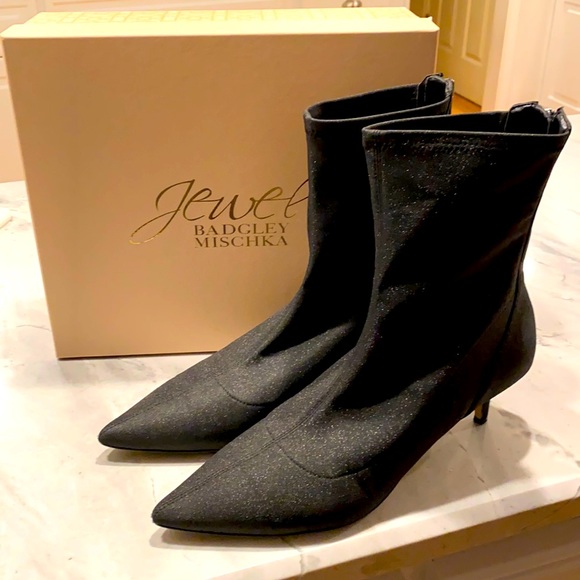 👢Badgley Mischka Back zipper, 2” kitten heel. Soft stretch shimmer fabric - Picture 1 of 8